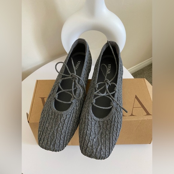 Vivaia Cute gray Mary Jane new with box - Picture 4 of 8